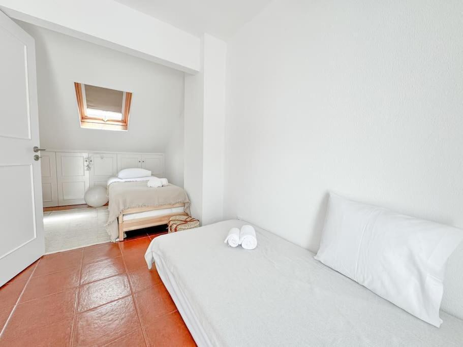 Costa Inn Beach House With Pool By Homeful Homes Costa de Caparica Eksteriør bilde