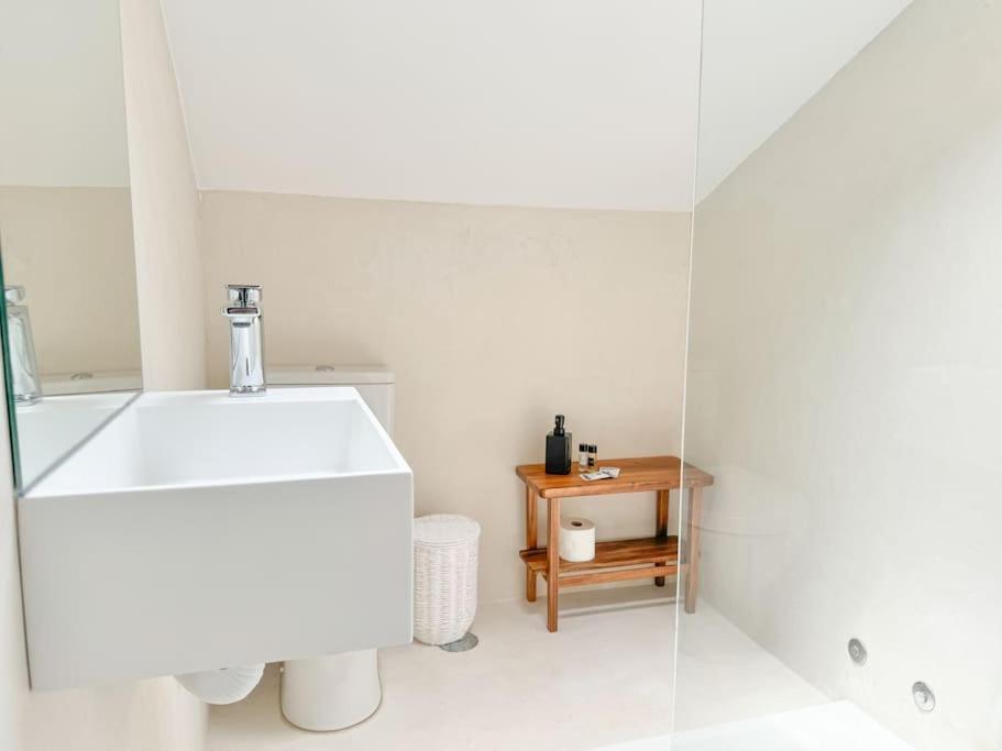 Costa Inn Beach House With Pool By Homeful Homes Costa de Caparica Eksteriør bilde